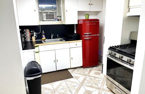 Queens Apartment | PRIVATE 2 BR Apt with PRIVATE Backyard in LIC !