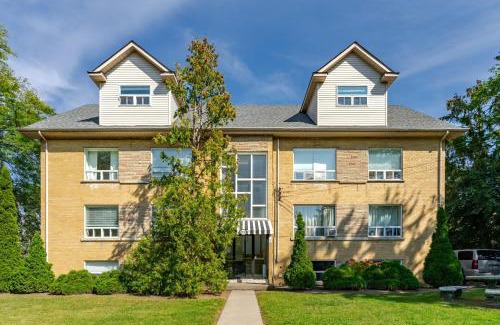 Burlington Apartment | Private 2Bdrm Newly Renovated - Furnished apt - U3