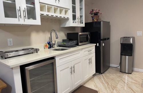 Bradenton House | Private 2nd floor with 2 bedrooms and kitchenette, self check-in with smart lock