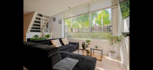 Nieuw-West Apartment | Private 3 bedroom apartment - HomeStay Properties Amsterdam