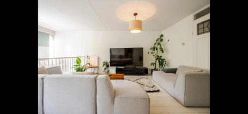 Nieuw-West Apartment | Private 3 bedroom apartment - HomeStay Properties Amsterdam