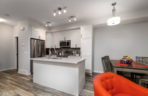 Cochrane Condo | Private 3Bed condo in Sunset | Cochrane AB