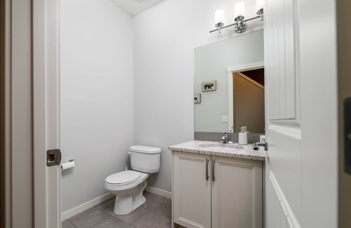 Cochrane Condo | Private 3Bed condo in Sunset | Cochrane AB
