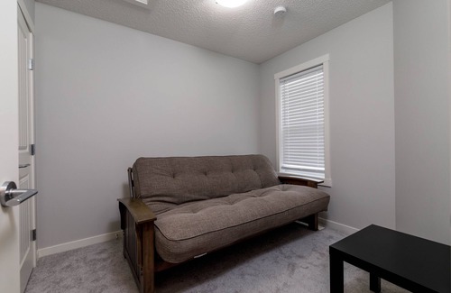 Cochrane Condo | Private 3Bed condo in Sunset | Cochrane AB