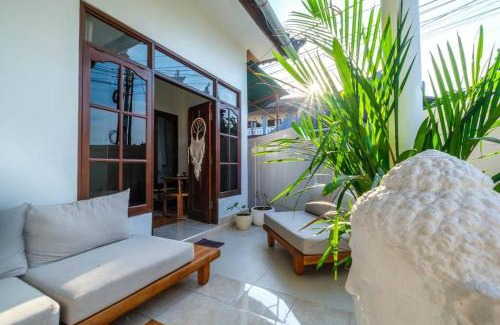 Dalung Apartment | Private 3BR Villa Bali Work & Relax Retreat near Canggu, Bathtub