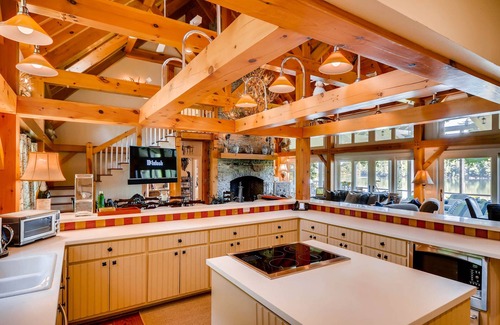 Gainesville House | Private 4-5 Bedroom Luxury Lake-House Property