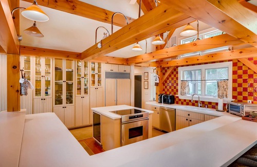 Gainesville House | Private 4-5 Bedroom Luxury Lake-House Property