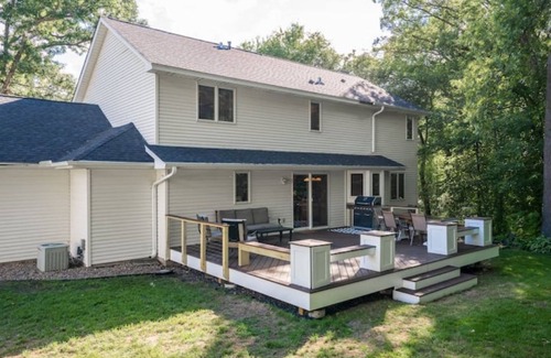 Blaine House | Private 4 BR Home with Wooded Backyard