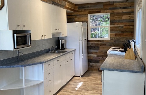 Minden Cottage | Private 4 Season Waterfront Cottage - 2 hrs from TO -Great Swimming/FAST WI-FI