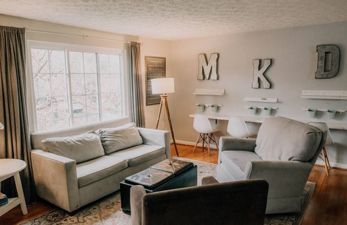 North Springfield House | Private, 4B/3BR Family Oasis that Feels like Home