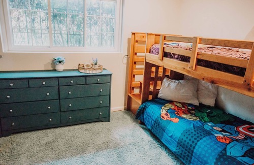 North Springfield House | Private, 4B/3BR Family Oasis that Feels like Home