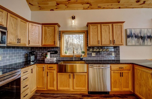 Lakeview Cabin | Private - 7 bed 3 bath Lake Cabin +Hot Tub +Dock +2 Pedal Boats +2 canoes +Sauna