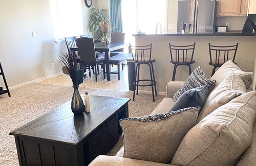 Lincoln House | Private 8 Guest 3bd 2b Home, Hot Tub, Near Downtown+I-80
