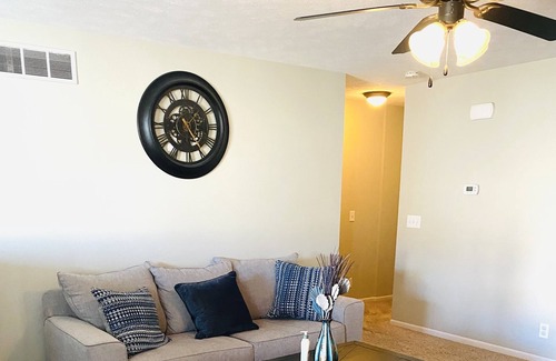 Lincoln House | Private 8 Guest 3bd 2b Home, Hot Tub, Near Downtown+I-80
