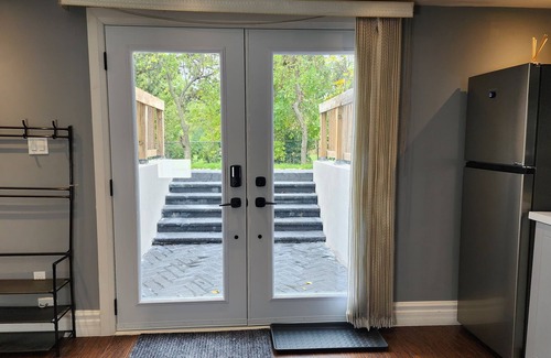 Mississauga House | Private and Cozy Greece-Inspired 1BR Retreat in Erindale Mississauga