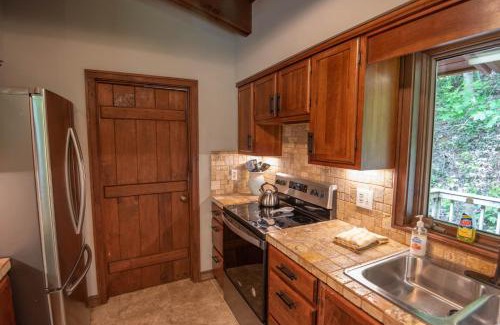 Grassy Creek House | Private and Modern Blue Ridge Mountain Chalet- Sleeps 6 Dogs Welcome