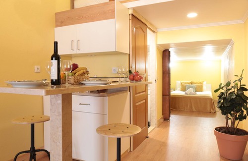 Lisbon Old Town House | Private Apartment inside of a guest house