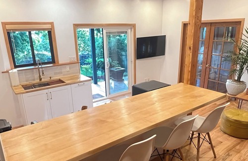 Western Apartment | Private Apartment with Spa Bathroom - heated floors, jetted tub, wifi, kitchen