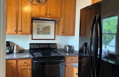 Palisades Apartment | Private apt in upscale Pacific Palisades area in Washington DC near Georgetown.