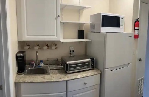 Newberry House | Private attached guest suite