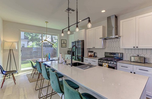 Govalle House | Private Backyard | Short & Long Stays in East ATX