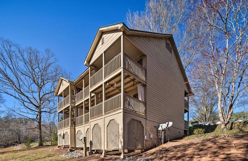 Lake Lure Apartment | Private Balcony and Pool Access Lake Lure Studio!