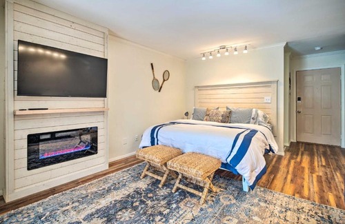 Lake Lure Apartment | Private Balcony and Pool Access Lake Lure Studio!