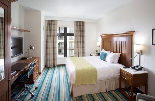 Winter Park Hotel | Private Balcony in Award Winning Hotel, Roof-top Pool, Close to Rollins College