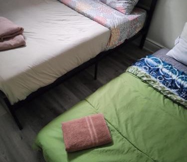 Alexandra Park Apartment | Private Balcony Studio Apartment for 5 People at Queen Street Downtown
