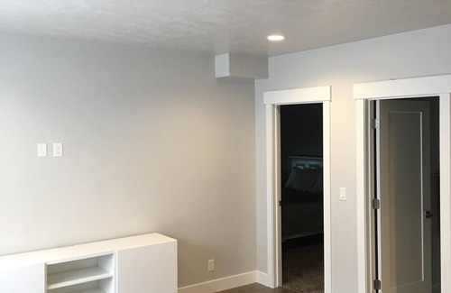 Snowbird House | Private Basement Guest Suite Near Golf Course