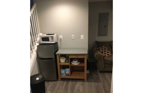 Ferndale Apartment | Private Basement Apt mins from BWI- Glen Burnie MD