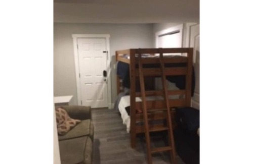 Ferndale Apartment | Private Basement Apt mins from BWI- Glen Burnie MD