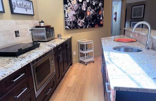 Central Okanagan House | Private basement suite on Knox Mountain close to downtown, golfing, and hiking
