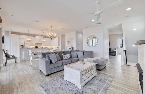 Independence Square House | Private beach house directly facing the Gulf Of Mexico. Sleeps 12