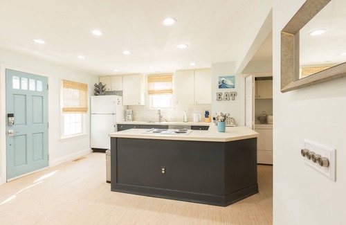 New London House | Private Beach - 5 bedroom, 3 bath, sleeps 10 comfortably - Ocean Glimpses
