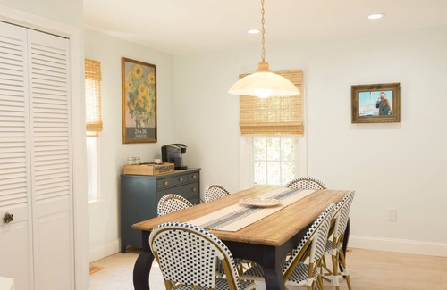 New London House | Private Beach - 5 bedroom, 3 bath, sleeps 10 comfortably - Ocean Glimpses