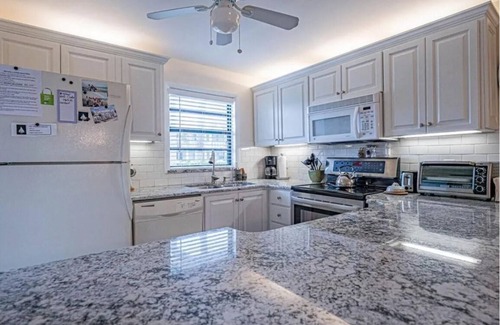 Indian River Shores Condo | Private Beach Access-1 minute walk from the door & the your coffee's still hot!