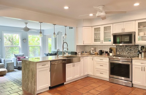 Summerplace House | Private Beach Access, Firepit, Patio, BBQ, Sundeck