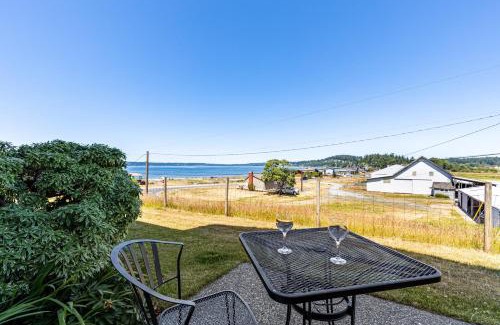 Maxwelton House | Private Beach Access Water Views Sleeps 18 Historic 6BDR Farmhouse w Deck