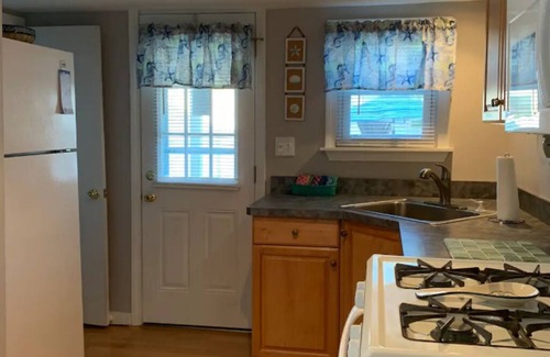 Devon Cottage | Private Beach Cottage-5 minute walk to the sand! Private fenced in yard.
