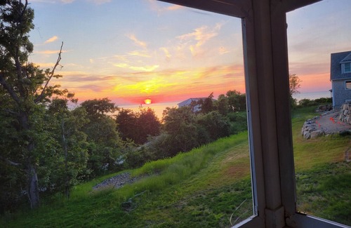 Brewster Cottage | Private Beach. Fabulous Bay Views. WIFI