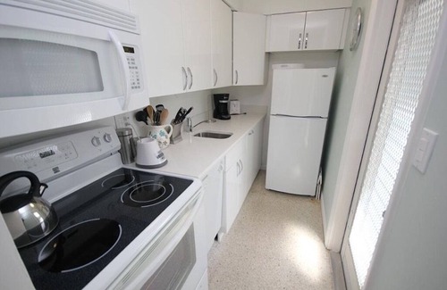 Aloha Kai Cottage | Private Beach on Siesta Key