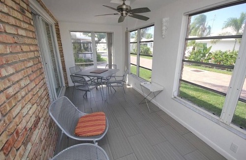 Aloha Kai Cottage | Private Beach on Siesta Key