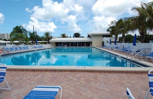 Aloha Kai Cottage | Private Beach on Siesta Key