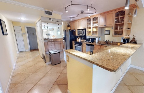 Siesta Key Condo | Private Beach | Renovated Bayside Corner Unit | Walk to Turtle Beach | 2 Heated Pools | Tennis!