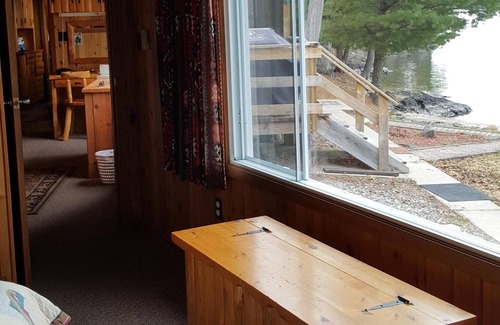 Sioux Narrows Nestor Falls Cottage | Private Beachfront log cabin Lake of the Woods