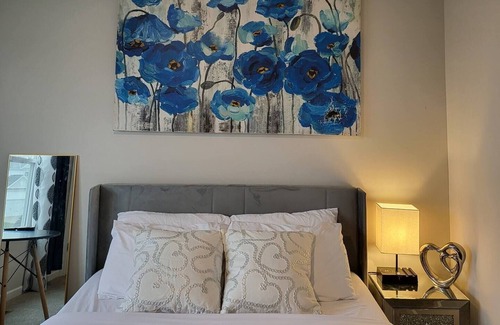 Summit Station Apartment | Private Bedroom | free parking | Columbus VivLux A