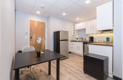 Danbury Apartment | Private Bedroom & Bathroom with Shared Kitchen 012