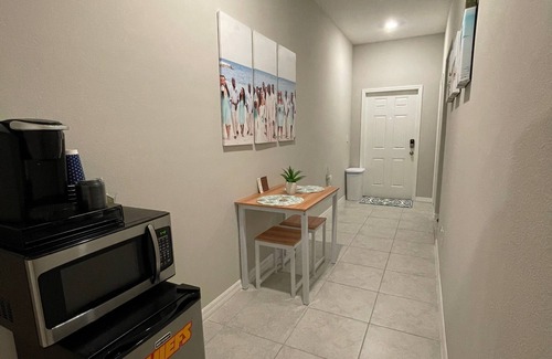 Gibsonton House | Private bedroom in a cozy home, just minutes from Alafia River and the Bay!