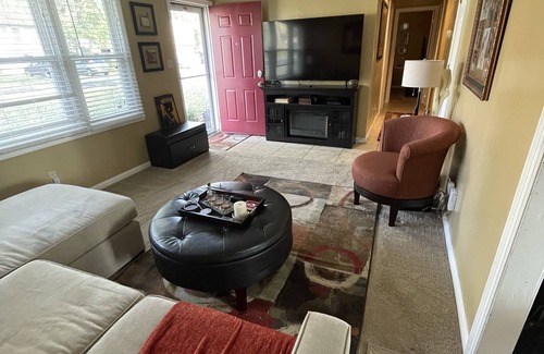 South Kansas City House | Private bedroom in a cozy home just minutes away from three major highways!